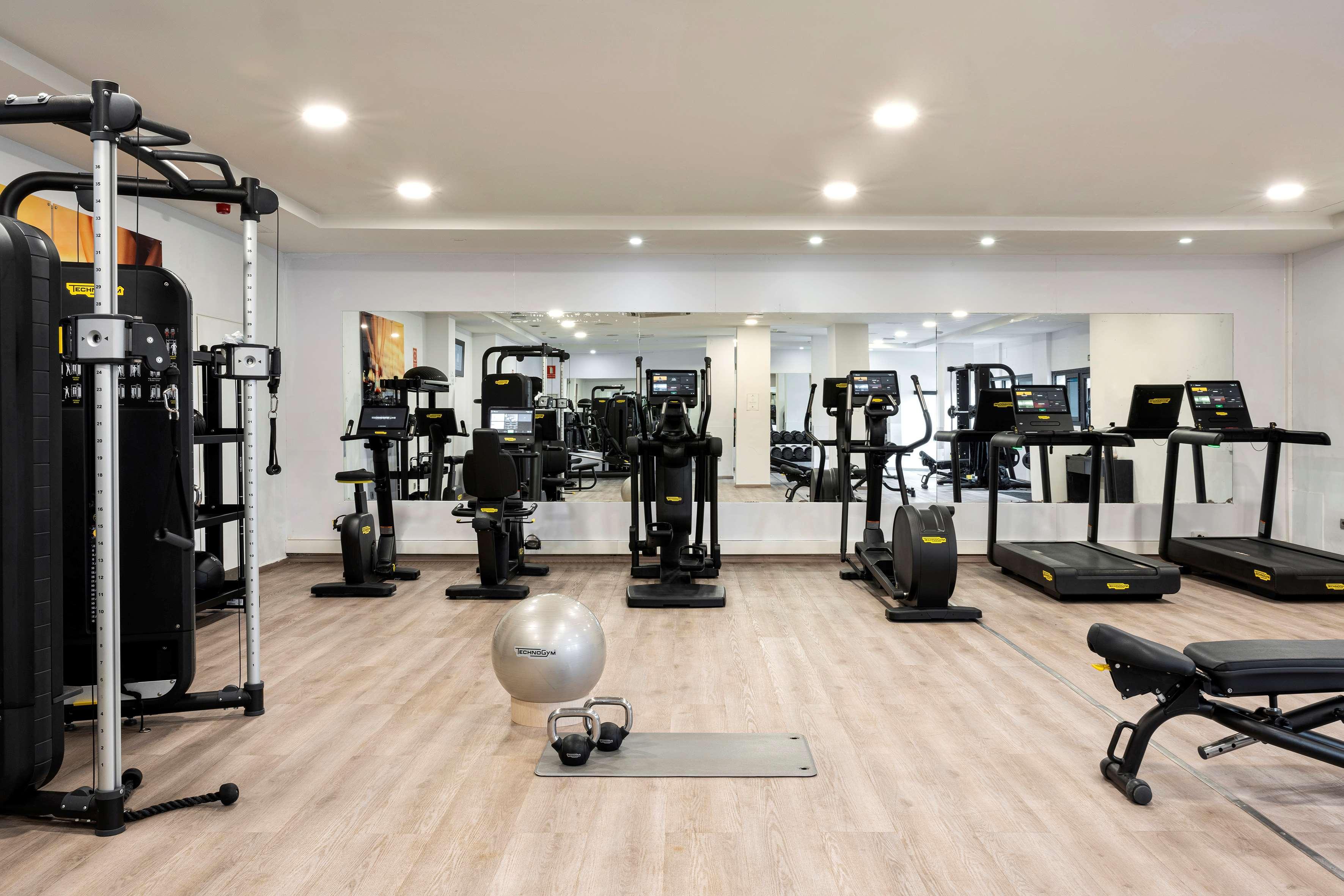 Gran Melia Palacio De Isora Resort & Spa Alcalá la Real Екстериор снимка The gym at the hotel