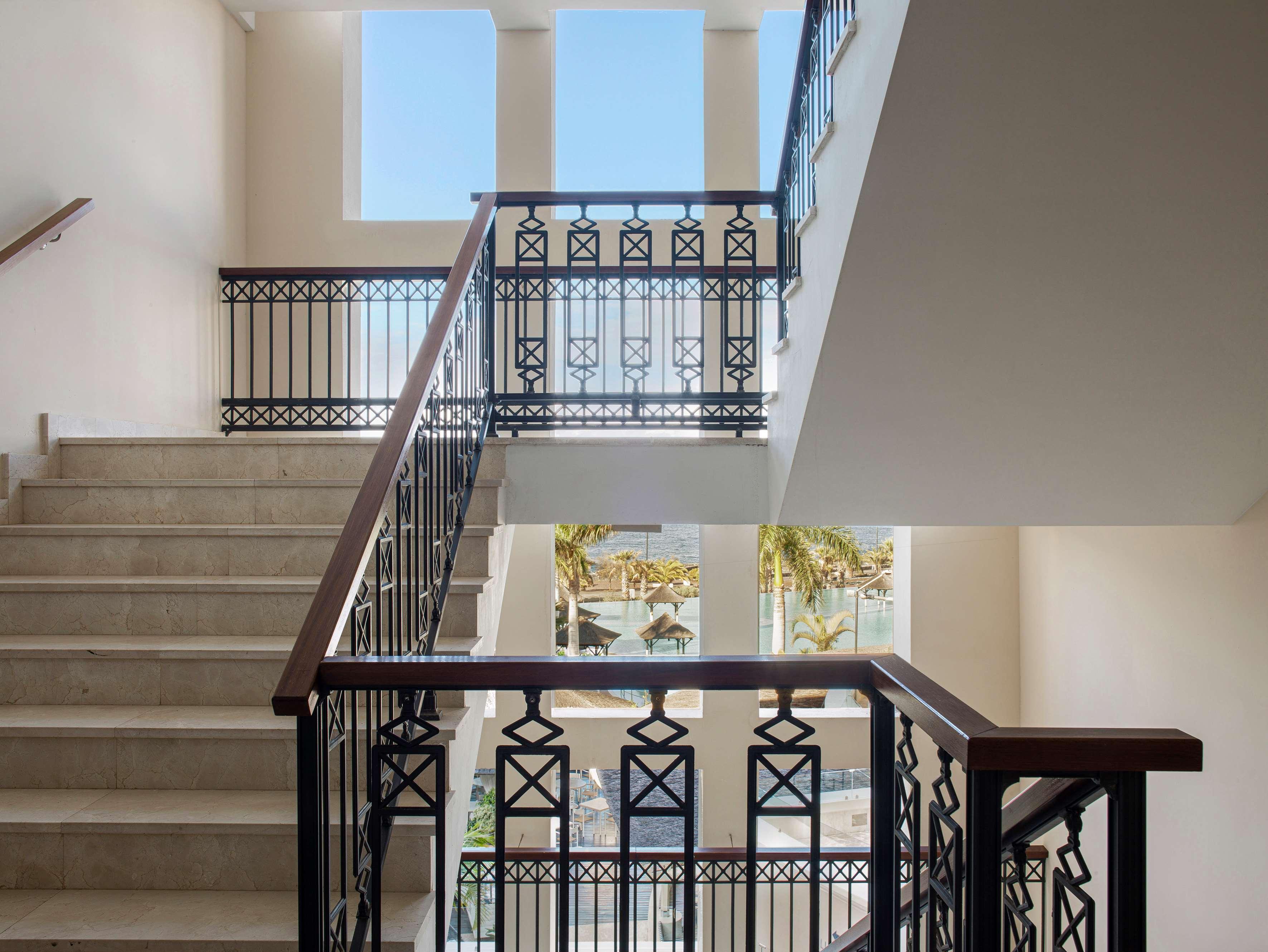 Gran Melia Palacio De Isora Resort & Spa Alcalá la Real Екстериор снимка Interior of the building