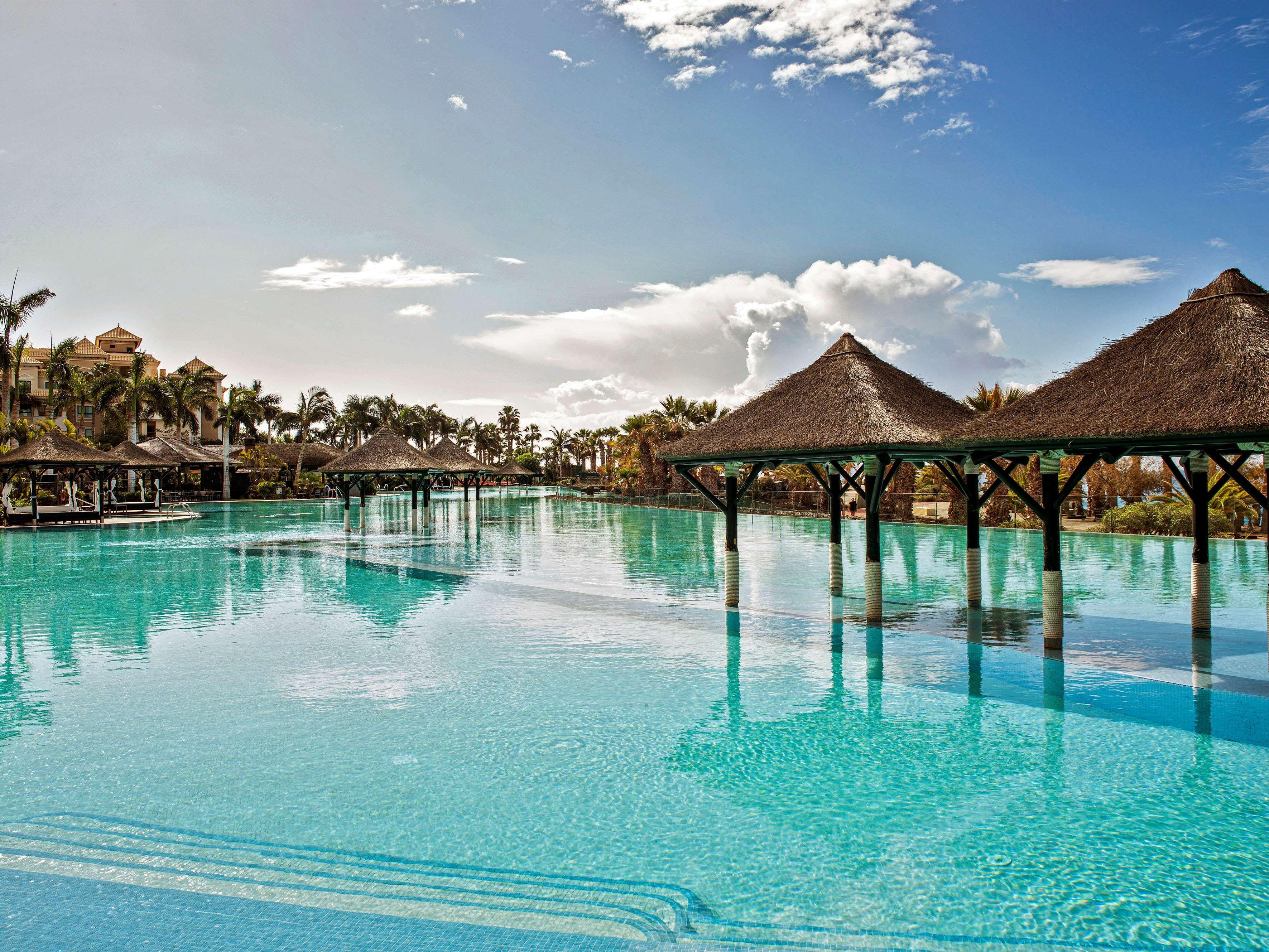 Gran Melia Palacio De Isora Resort & Spa Alcalá la Real Екстериор снимка The resort's lagoon