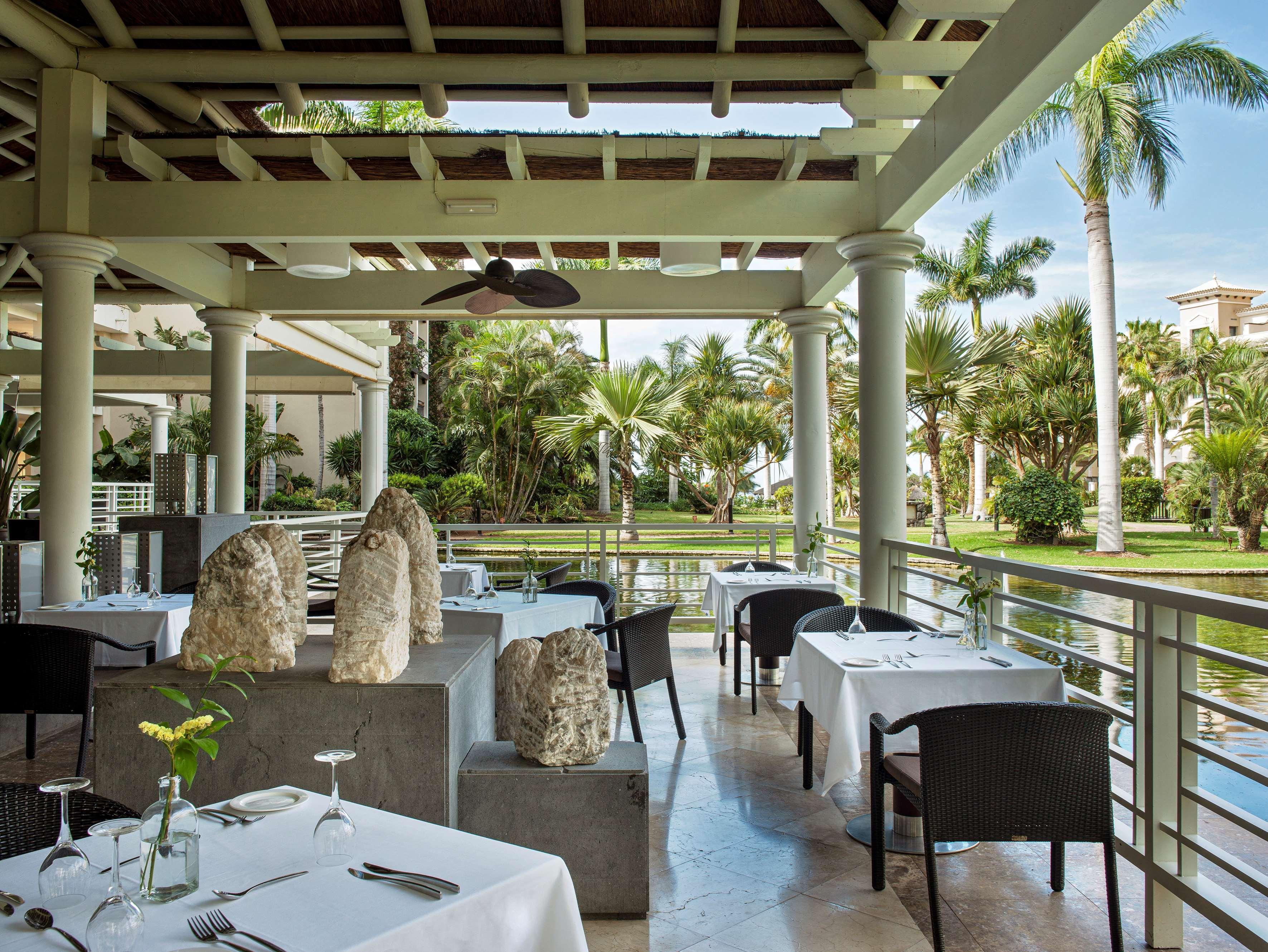 Gran Melia Palacio De Isora Resort & Spa Alcalá la Real Екстериор снимка Restaurant at the Hard Rock Hotel