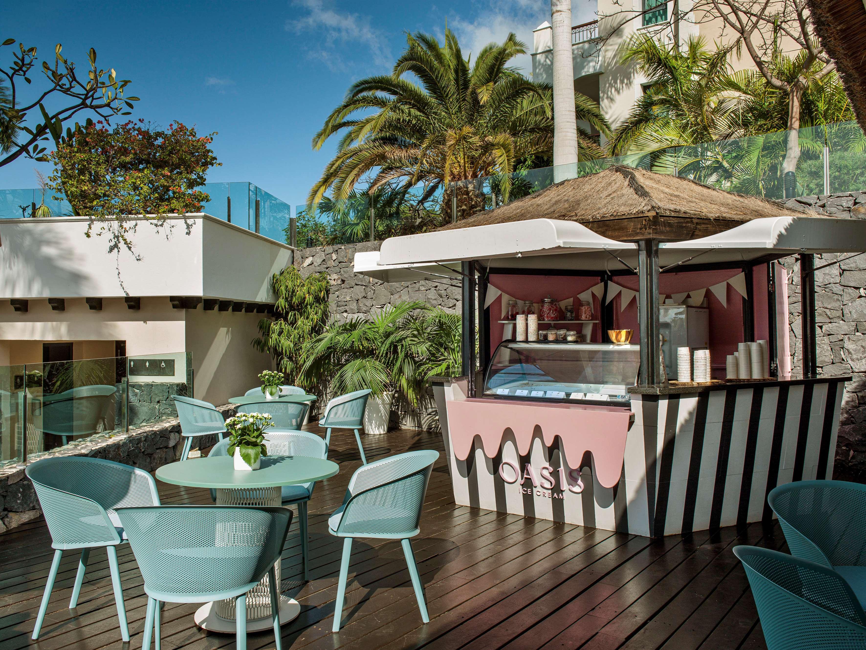 Gran Melia Palacio De Isora Resort & Spa Alcalá la Real Екстериор снимка The hotel's ice cream shop